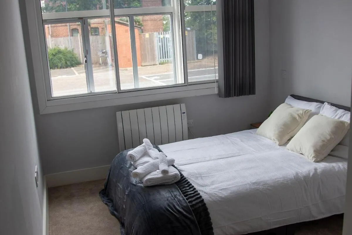 Luxury 1BR Flat Near Heathrow Apartment Harmondsworth
